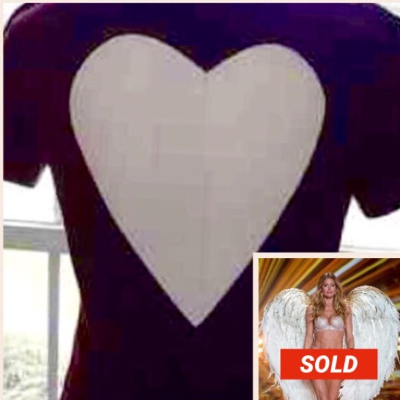 Victoria's Secret Tops - 🦋Victoria Secret❤Cut Out Heart❤️Crop Top